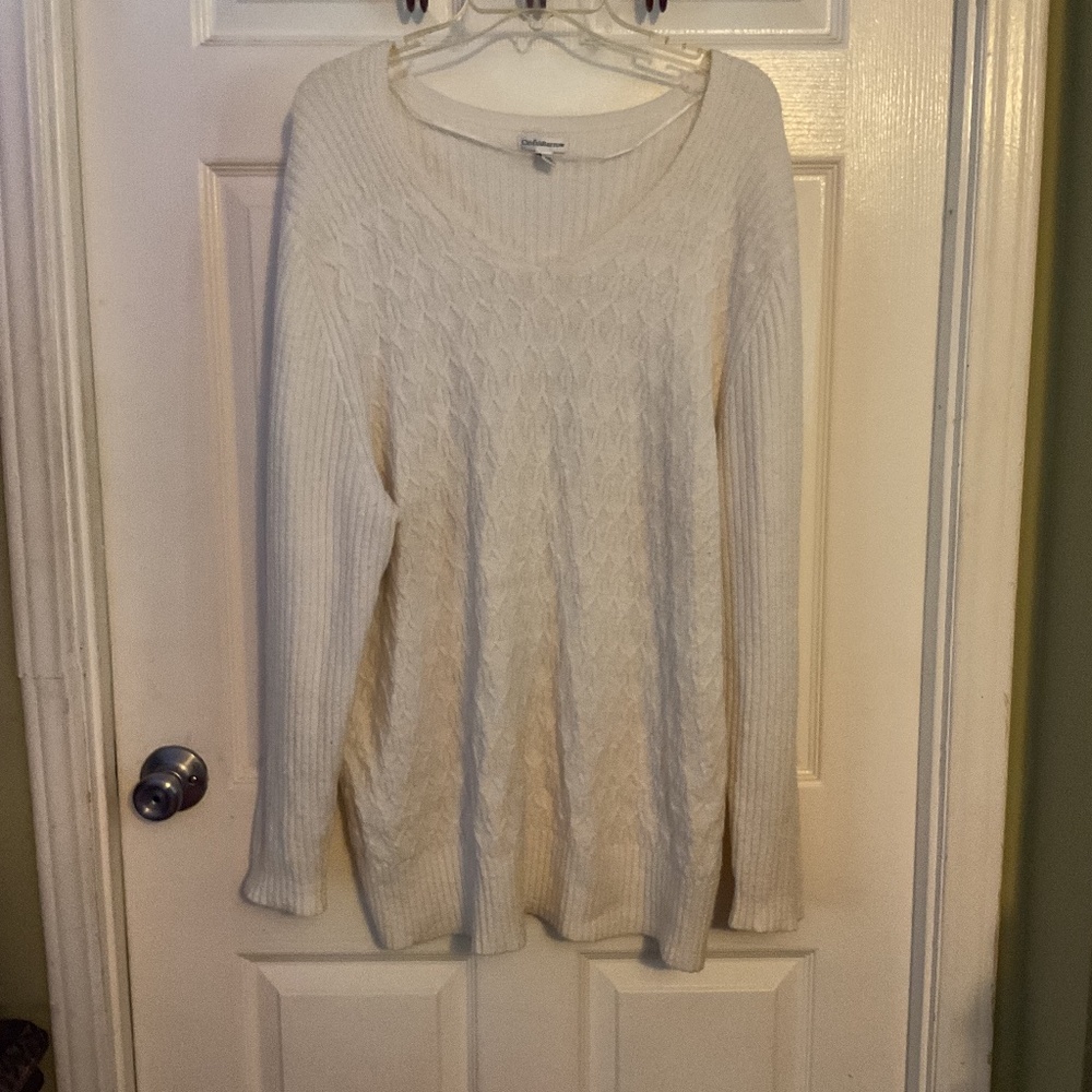 Croft & Barrow Cream V-Neck Sweater
